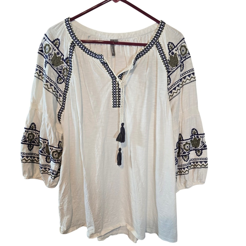 New Directions Weekend White Embroidered Peasant Top 1X Tassel Boho Bell Sleeve